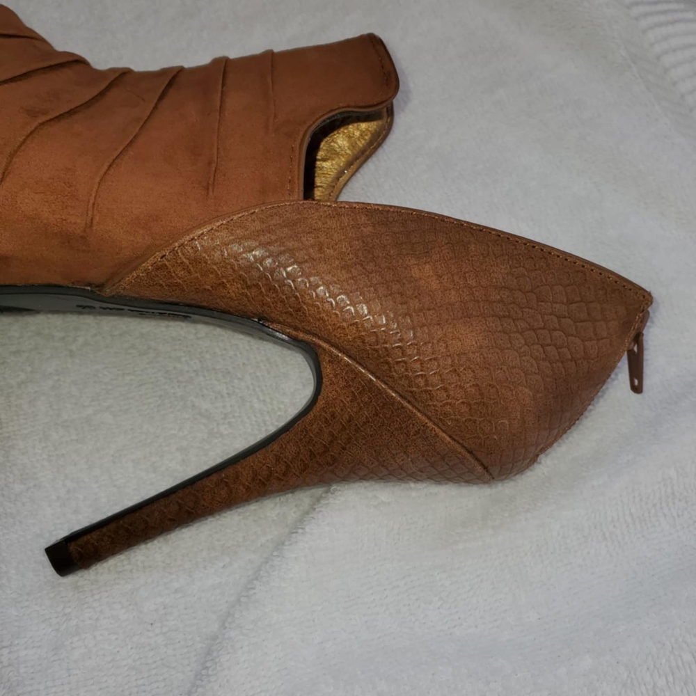 Fergalicious Heels Brown Womans 7.5M - Picture 4 of 9